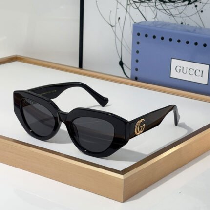 Gucci The legs are Decorated With the Signature Double G sunglasses Top quality
